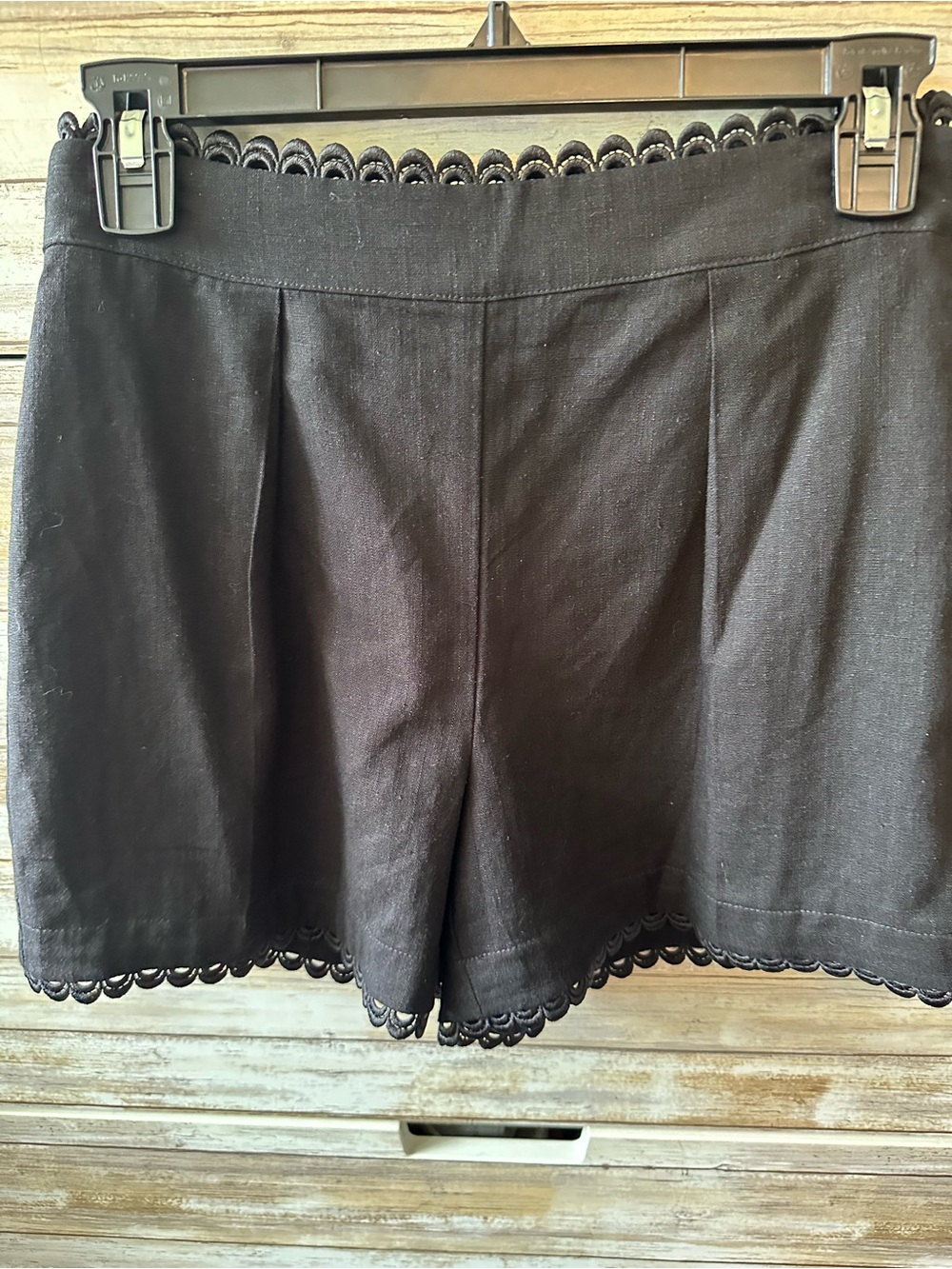 🖤 Express Black Scalloped Hem Tailored Shorts Size 0
